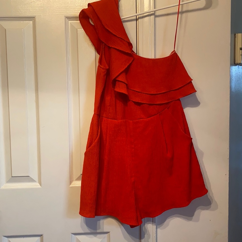 One shoulder boutique romper with pockets
